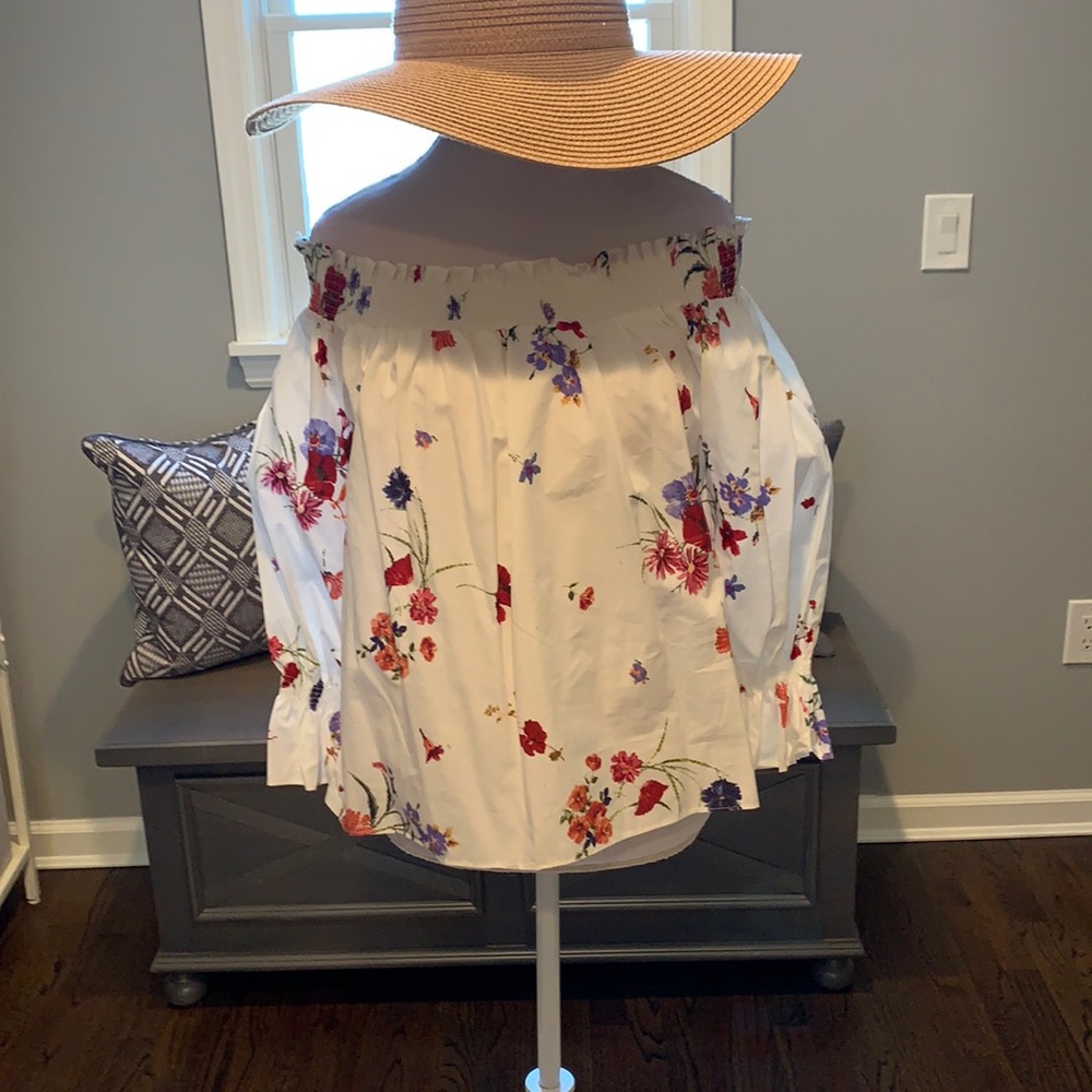 NWT Off the Shoulder Floral Top Zara